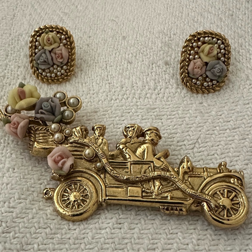 Vintage Brooch and Matching Earrings (pierced)